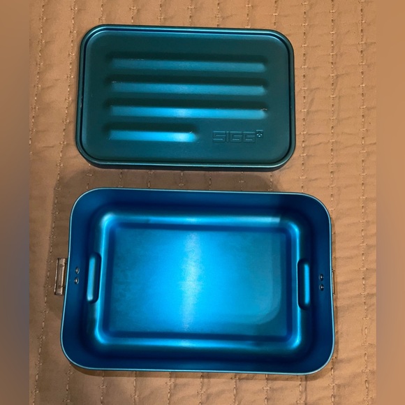 SIGG Light Weight Aluminum Food Container / Lunch Box - Picture 8 of 16